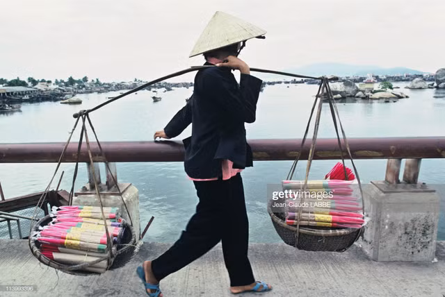 Loạt ảnh khó quên về ba miền Việt Nam năm 1994 - Hình 3 Loat anh kho quen ve ba mien Viet Nam nam 1994-Hinh-3