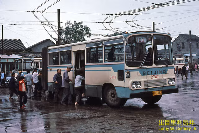 Ảnh thú vị về tiện giao thông độc đáo ở Bắc Kinh năm 1983 - Hình 3 Anh thu vi ve tien giao thong doc dao o Bac Kinh nam 1983-Hinh-3