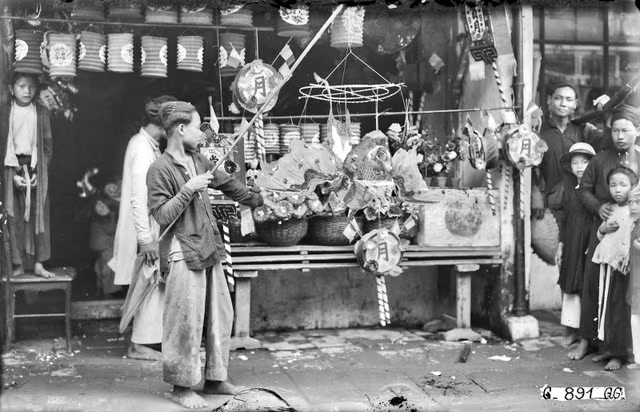 Tết Trung thu ở Hà Nội năm 1926 cực rực rỡ dù ảnh đen trắng - Hình 4 Tet Trung thu o Ha Noi nam 1926 cuc ruc ro du anh den trang-Hinh-4