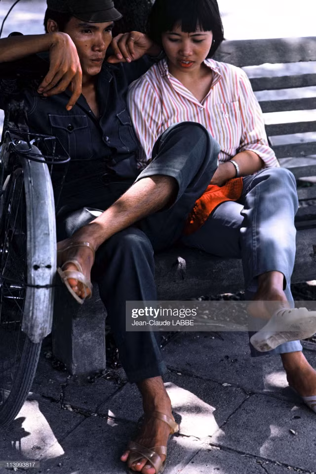 Người Hà Nội những năm 1994 qua loạt ảnh chân dung - Hình 2 Nguoi Ha Noi nhung nam 1994 qua loat anh chan dung-Hinh-2