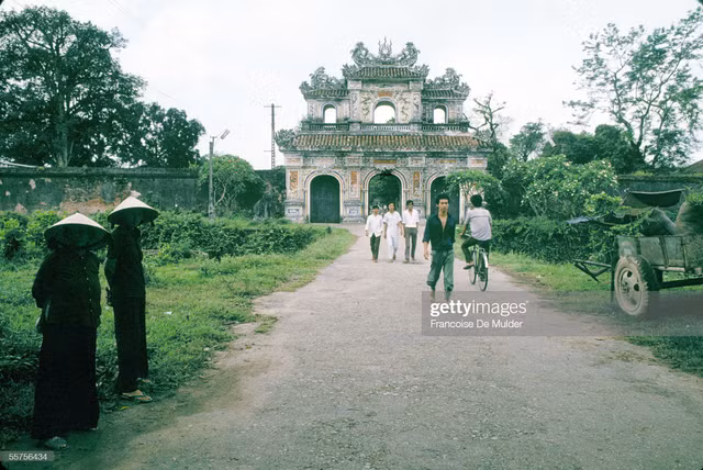 Khung cảnh bình dị ở Hoàng thành Huế năm 1989 - Hình 15 Khung canh binh di o Hoang thanh Hue nam 1989-Hinh-15