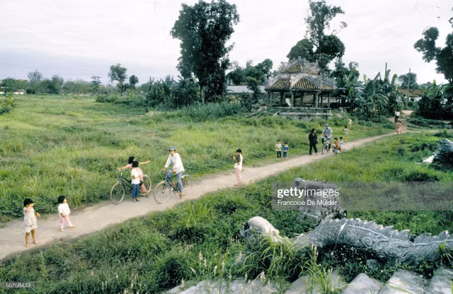 Khung cảnh bình dị ở Hoàng thành Huế năm 1989 - Hình 4 Khung canh binh di o Hoang thanh Hue nam 1989-Hinh-4