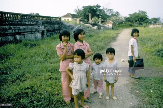 Khung cảnh bình dị ở Hoàng thành Huế năm 1989 - Hình 5 Khung canh binh di o Hoang thanh Hue nam 1989-Hinh-5