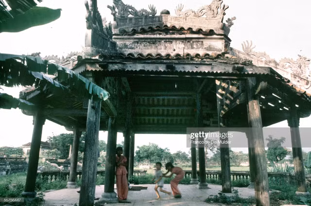 Khung cảnh bình dị ở Hoàng thành Huế năm 1989 - Hình 7 Khung canh binh di o Hoang thanh Hue nam 1989-Hinh-7