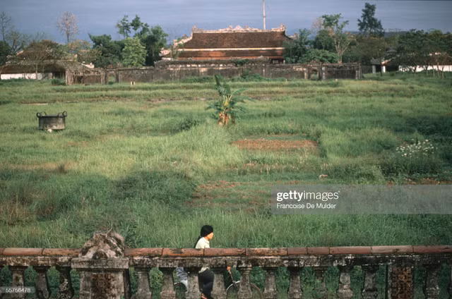 Khung cảnh bình dị ở Hoàng thành Huế năm 1989 - Hình 9 Khung canh binh di o Hoang thanh Hue nam 1989-Hinh-9