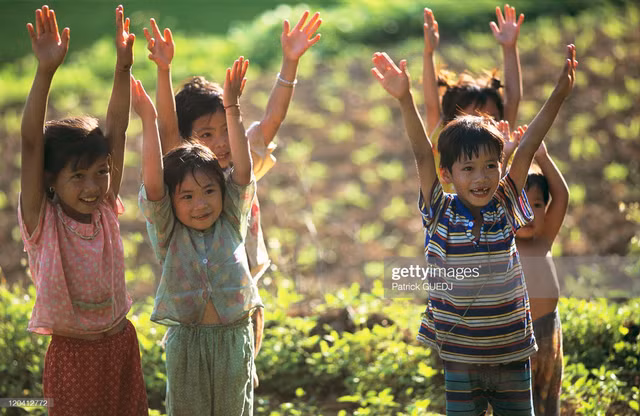 Chum anh tre em Viet Nam cuoi thap nien 1990 qua anh cua Patrick Guedj