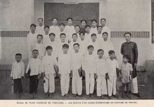 Ảnh quý về học trò Việt cách đây một thế kỷ - Hình 8 Anh quy ve hoc tro Viet cach day mot the ky-Hinh-8
