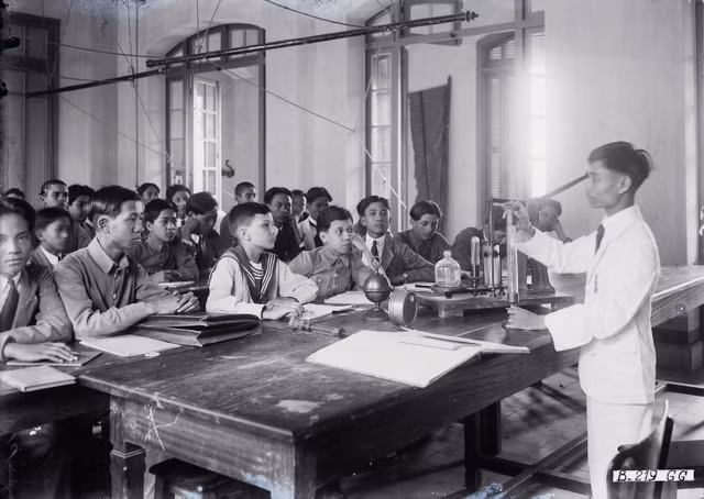 Hình quý hiếm về các nhà giáo Việt Nam một thế kỷ trước Hinh quy hiem ve cac nha giao Viet Nam mot the ky truoc