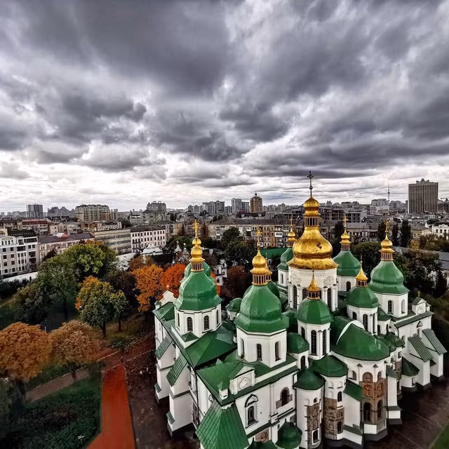 Bất ngờ về nhà thờ cổ nổi tiếng nhất đất nước Ukraine - Hình 4 Bat ngo ve nha tho co noi tieng nhat dat nuoc Ukraine-Hinh-4