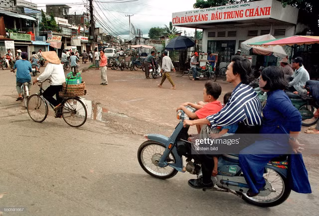 Sài Gòn những năm 1996 cực sôi động - Hình 11 Sai Gon nhung nam 1996 cuc soi dong-Hinh-11