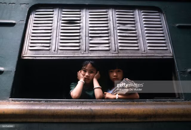 Giao thông ở Hà Nội năm 1989 cực thú vị qua ống kính người Pháp - Hình 9 Giao thong o Ha Noi nam 1989 cuc thu vi qua ong kinh nguoi Phap-Hinh-9