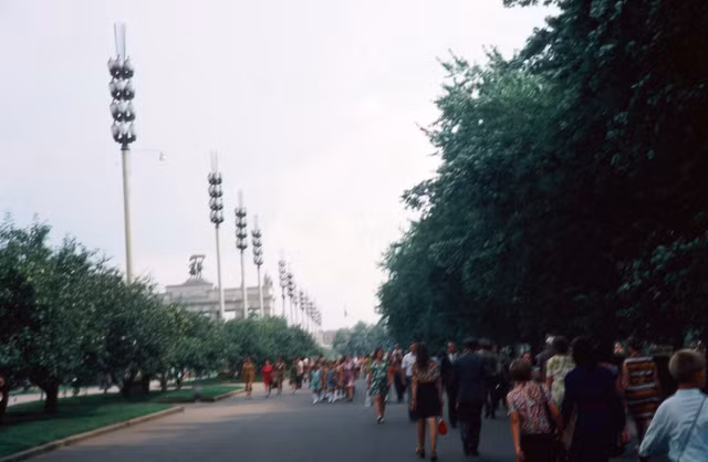 Lan dau cong bo loat anh tuyet dep ve Moscow nam 1975-Hinh-12