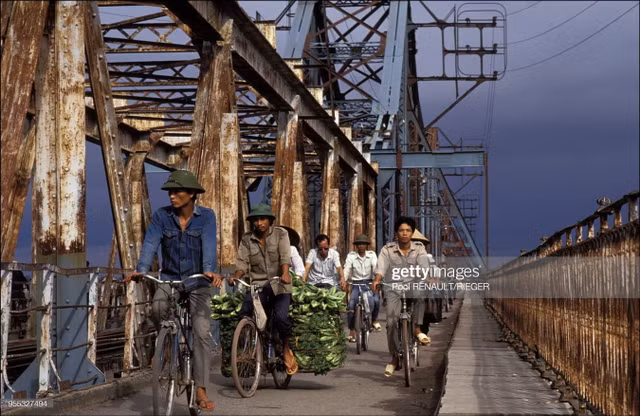 Du ngoạn ba miền Việt Nam năm 1992 qua ống kính người Pháp - Hình 2 Du ngoan ba mien Viet Nam nam 1992 qua ong kinh nguoi Phap-Hinh-2