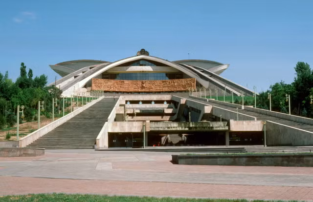 Khám phá thủ đô của Armenia thời còn nằm trong Liên Xô - Hình 4 Kham pha thu do cua Armenia thoi con nam trong Lien Xo-Hinh-4