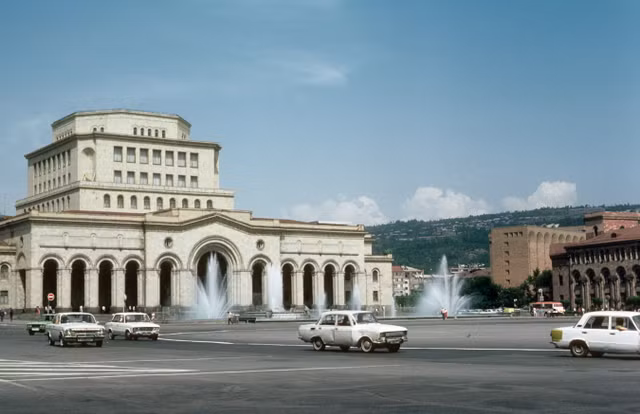 Khám phá thủ đô của Armenia thời còn nằm trong Liên Xô - Hình 2 Kham pha thu do cua Armenia thoi con nam trong Lien Xo-Hinh-2