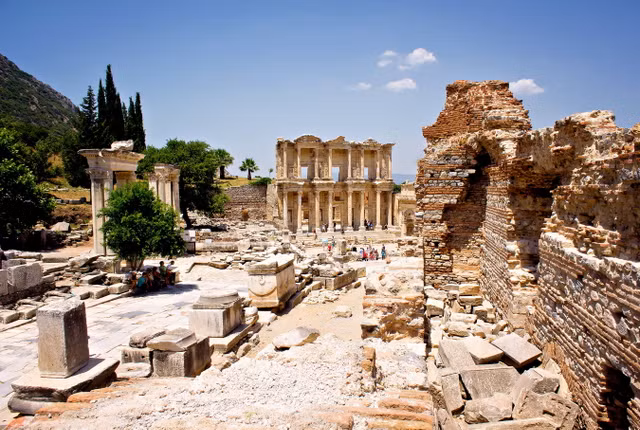 Biết gì về thành phố cổ Ephesus với loạt kiến trúc đồ sộ? - Hình 3 Biet gi ve thanh pho co Ephesus voi loat kien truc do so?-Hinh-3