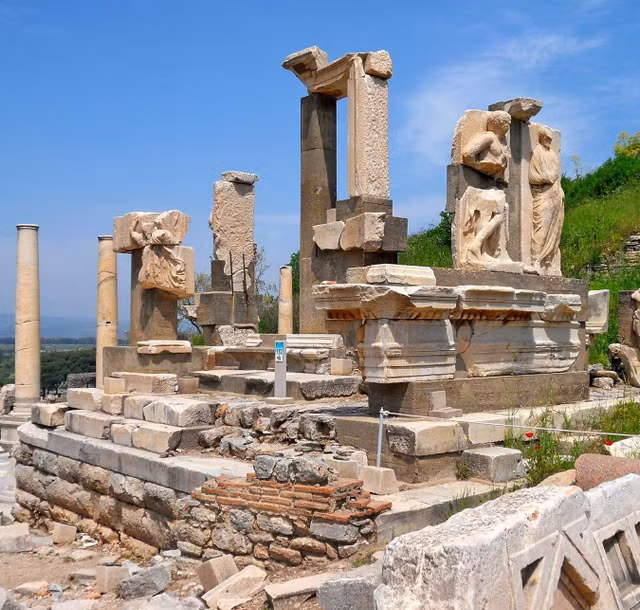 Biết gì về thành phố cổ Ephesus với loạt kiến trúc đồ sộ? - Hình 9 Biet gi ve thanh pho co Ephesus voi loat kien truc do so?-Hinh-9