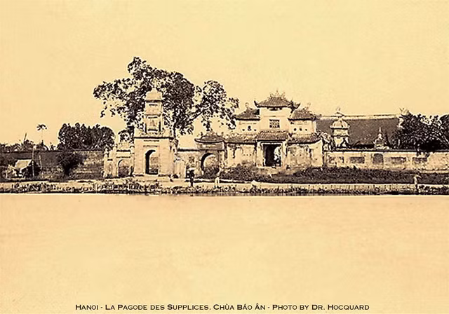 Tháp Hòa Phong ở Hà Nội một thế kỷ trước trông như nào? - Hình 3 Thap Hoa Phong o Ha Noi mot the ky truoc trong nhu nao?-Hinh-3