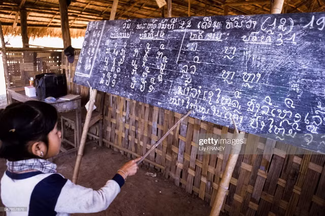 Loat anh sinh dong ve cuoc song o Lao nam 1988