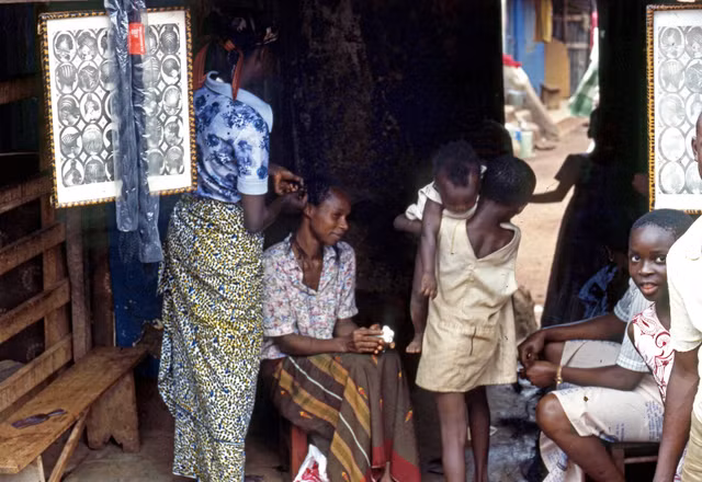 Loạt ảnh khó quên về đất nước Nigeria năm 1980 Loat anh kho quen ve dat nuoc Nigeria nam 1980