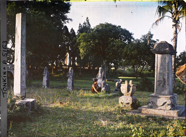 Lăng Hoàng Cao Khải ở Hà Nội một thế kỷ trước trông như nào? - Hình 2 Lang Hoang Cao Khai o Ha Noi mot the ky truoc trong nhu nao?-Hinh-2