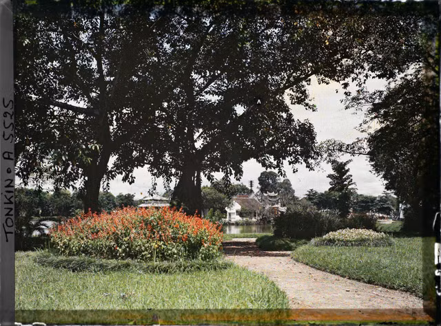 Hồ Hoàn Kiếm - đền Ngọc Sơn cực khác lạ trong ảnh màu năm 1915 - Hình 3 Ho Hoan Kiem - den Ngoc Son cuc khac la trong anh mau nam 1915-Hinh-3