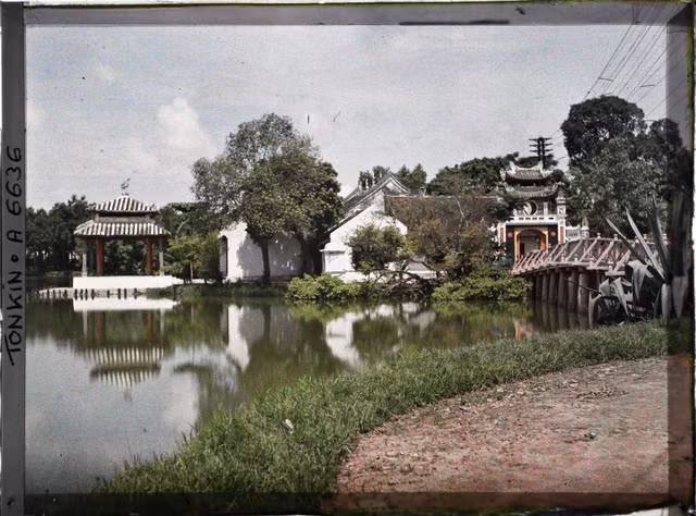 Hồ Hoàn Kiếm - đền Ngọc Sơn cực khác lạ trong ảnh màu năm 1915 - Hình 7 Ho Hoan Kiem - den Ngoc Son cuc khac la trong anh mau nam 1915-Hinh-7