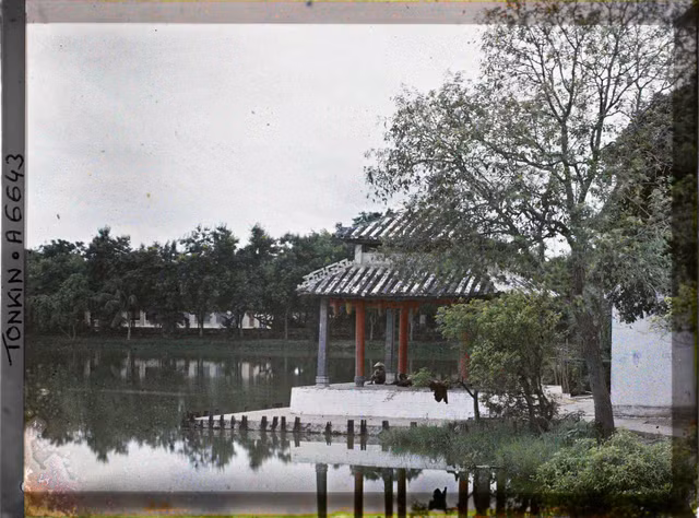Ho Hoan Kiem - den Ngoc Son trong khac la trong anh mau 1915-Hinh-2