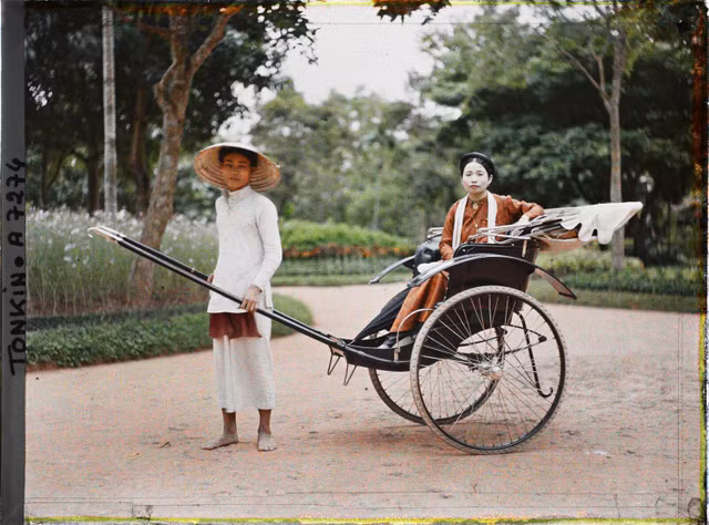 Loạt ảnh màu về người đẹp Hà Nội năm 1915 qua ống kính người Pháp - Hình 9 Loat anh mau ve nguoi dep Ha Noi nam 1915 qua ong kinh nguoi Phap-Hinh-9