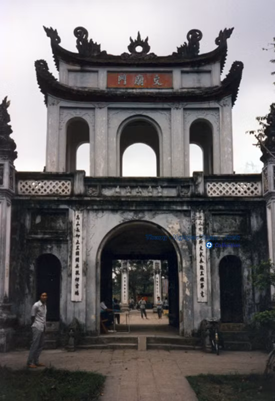 Nét mộc mạc về Hồ Gươm và Văn Miếu - Quốc Tử Giám năm 1991 - Hình 7 Net moc mac ve Ho Guom va Van Mieu - Quoc Tu Giam nam 1991-Hinh-7