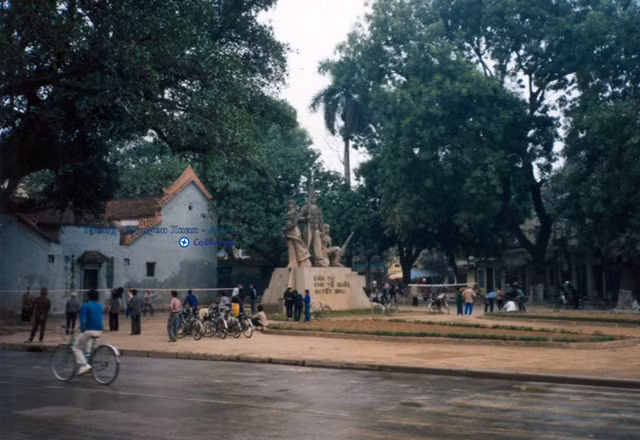 Nét mộc mạc về Hồ Gươm và Văn Miếu - Quốc Tử Giám năm 1991 - Hình 3 Net moc mac ve Ho Guom va Van Mieu - Quoc Tu Giam nam 1991-Hinh-3