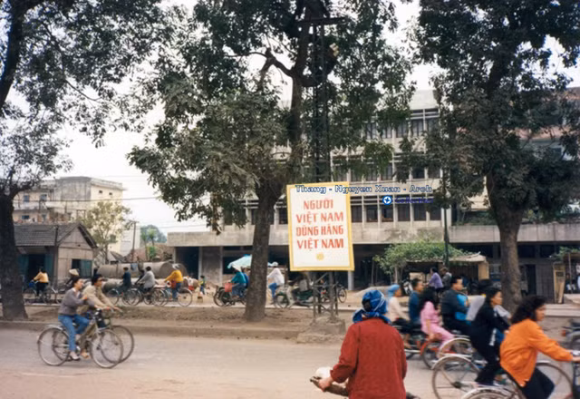 Cuộc sống thời bao cấp ở chung cư 'cao cấp' nhất Hà Nội năm 1991 - Hình 12 Cuoc song thoi bao cap o chung cu 'cao cap' nhat Ha Noi nam 1991-Hinh-12