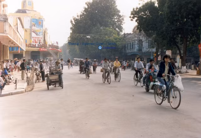 Loạt ảnh quý về thủ đô Hà Nội năm 1991 - Hình 9 Loat anh quy ve thu do Ha Noi nam 1991-Hinh-9