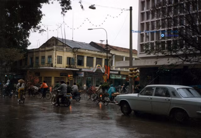 Loạt ảnh quý về thủ đô Hà Nội năm 1991 - Hình 6 Loat anh quy ve thu do Ha Noi nam 1991-Hinh-6
