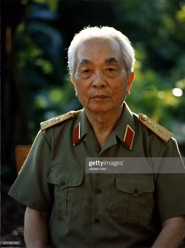 Hành trình xuyên Việt năm 1995 qua loạt ảnh đẹp mỹ mãn - Hình 6 Hanh trinh xuyen Viet nam 1995 qua loat anh dep my man-Hinh-6
