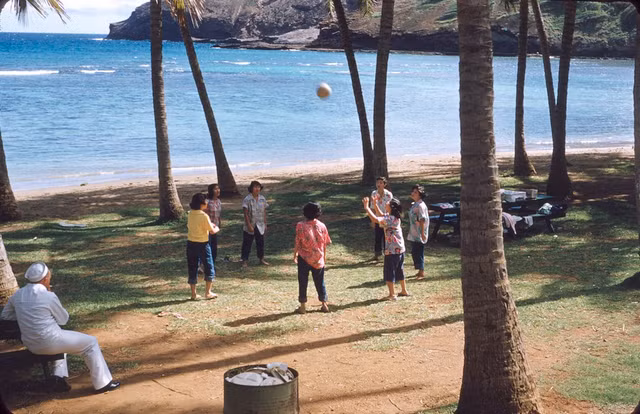 Cuộc sống 'như tiên' trên đảo Hawaii 7 thập kỷ trước - Hình 4 Cuoc song 'nhu tien' tren dao Hawaii 7 thap ky truoc-Hinh-4