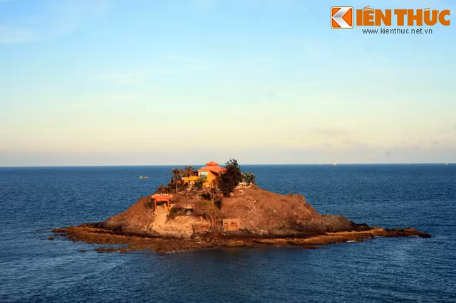 Bí mật bên trong những địa điểm linh thiêng nhất Vũng Tàu - Hình 14 Bi mat ben trong nhung dia diem linh thieng nhat Vung Tau-Hinh-14