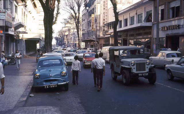 Loạt ảnh sống động về giao thông Sài Gòn năm 1971 Loat anh song dong ve giao thong Sai Gon nam 1971