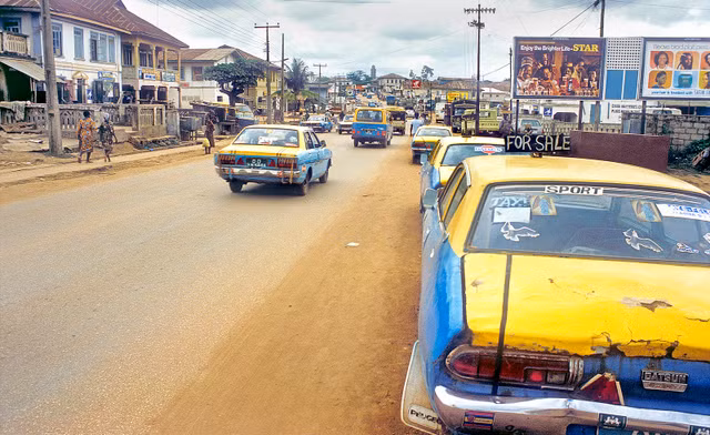 Những khoảnh khắc sinh động ở Nigeria năm 1982 qua loạt ảnh quý - Hình 2 Nhung khoanh khac sinh dong o Nigeria nam 1982 qua loat anh quy-Hinh-2