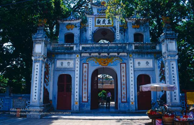 Loạt ảnh sinh động về Hà Nội năm 1998 vừa được công bố - Hình 8 Loat anh sinh dong ve Ha Noi nam 1998 vua duoc cong bo-Hinh-8