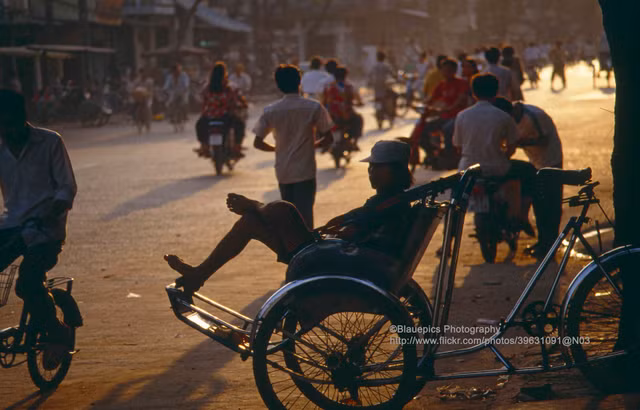 Giao thông ở TP. HCM năm 1993 cực sinh động qua góc ảnh người Đức - Hình 2 Giao thong o TP. HCM nam 1993 cuc sinh dong qua goc anh nguoi Duc-Hinh-2
