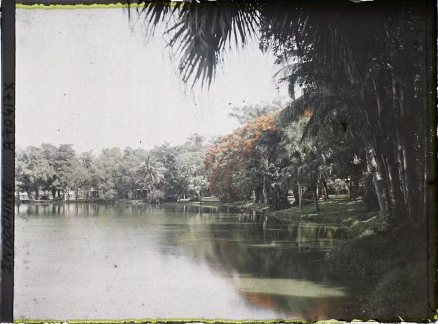 Phố Hà Nội năm 1915 rợp bóng cây xanh qua ảnh màu cực quý - Hình 11 Pho Ha Noi nam 1915 rop bong cay xanh qua anh mau cuc quy-Hinh-11