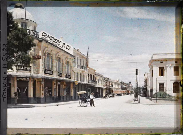 Phố Hà Nội năm 1915 rợp bóng cây xanh qua ảnh màu cực quý - Hình 3 Pho Ha Noi nam 1915 rop bong cay xanh qua anh mau cuc quy-Hinh-3