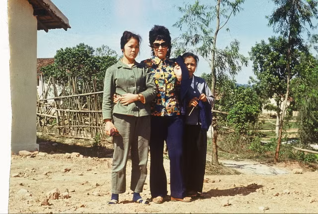 Anh hiem nguoi Tay trai nghiem cuoc song o nong thon Viet Nam thap nien 1970-Hinh-9