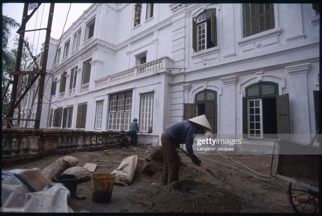Nhìn lại cuộc sống ở Hà Nội năm 1991 qua ảnh phóng viên Pháp - Hình 6 Nhin lai cuoc song o Ha Noi nam 1991 qua anh phong vien Phap-Hinh-6