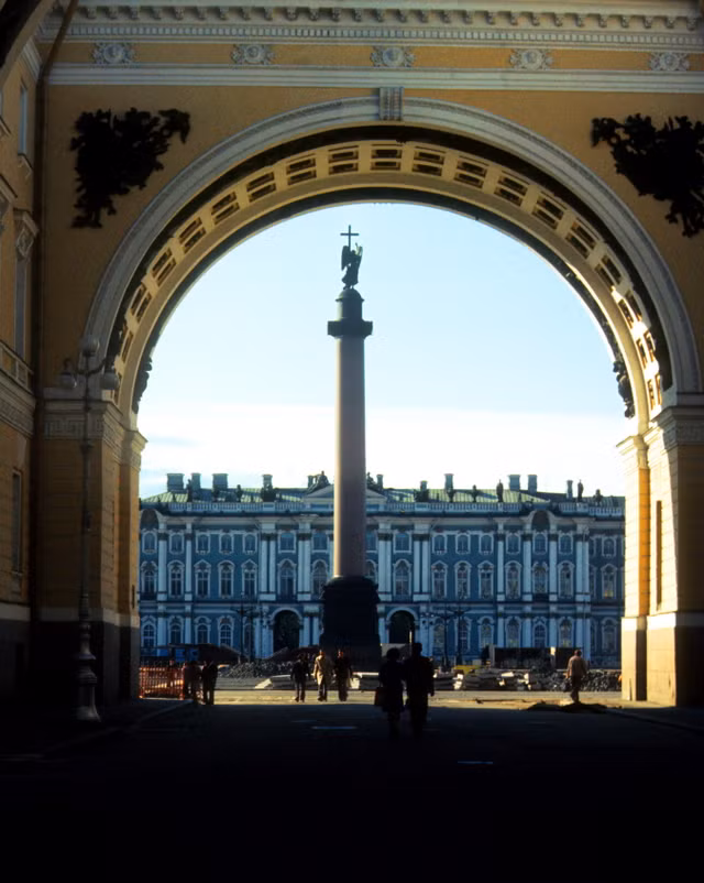 Những địa điểm nổi tiếng ở Leningrad năm 1977 qua loạt ảnh hiếm - Hình 10 Nhung dia diem noi tieng o Leningrad nam 1977 qua loat anh hiem-Hinh-10