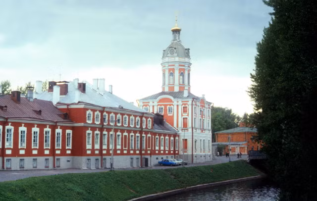 Những địa điểm nổi tiếng ở Leningrad năm 1977 qua loạt ảnh hiếm - Hình 8 Nhung dia diem noi tieng o Leningrad nam 1977 qua loat anh hiem-Hinh-8