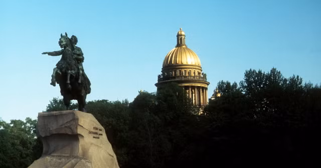 Những địa điểm nổi tiếng ở Leningrad năm 1977 qua loạt ảnh hiếm - Hình 13 Nhung dia diem noi tieng o Leningrad nam 1977 qua loat anh hiem-Hinh-13