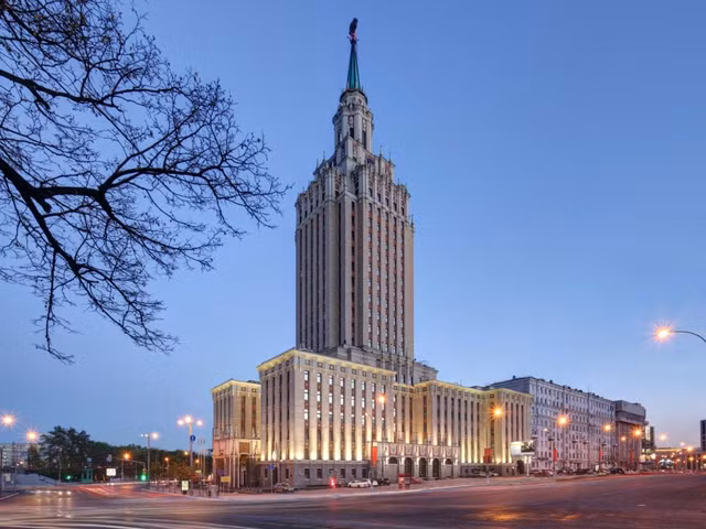 Ngắm nhìn 7 công trình kiến trúc kỳ vĩ thời Stalin ở Moscow - Hình 9 Ngam nhin 7 cong trinh kien truc ky vi thoi Stalin o Moscow-Hinh-9