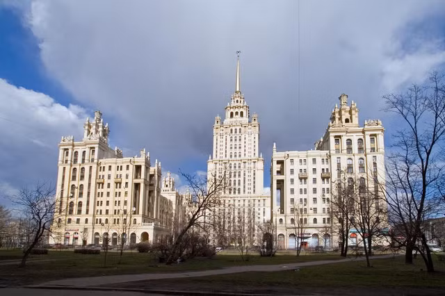 Ngắm nhìn 7 công trình kiến trúc kỳ vĩ thời Stalin ở Moscow - Hình 6 Ngam nhin 7 cong trinh kien truc ky vi thoi Stalin o Moscow-Hinh-6